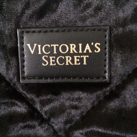 NWT(OS) Victoria’s Secret Crushed Velvet Tote Bag Chevron Quilted Black Velour - Picture 5 of 7
